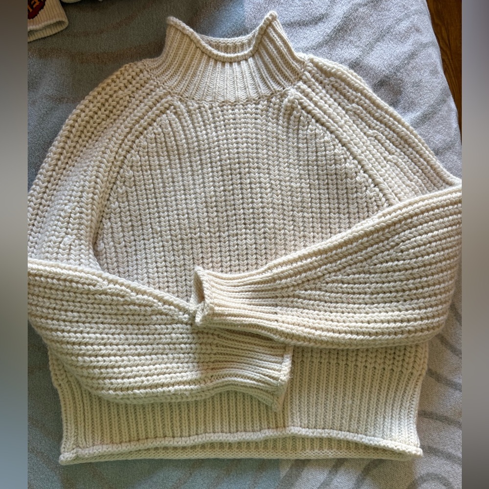 H&M Knit Turtleneck in Cream - Size M
